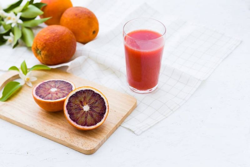 4 كوكتيلات مختلفة من البرتقال الأحمر