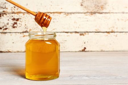 عسل النحل يفيد في شفاء الجروح ويقوي النظر تعرفوا على فوائده