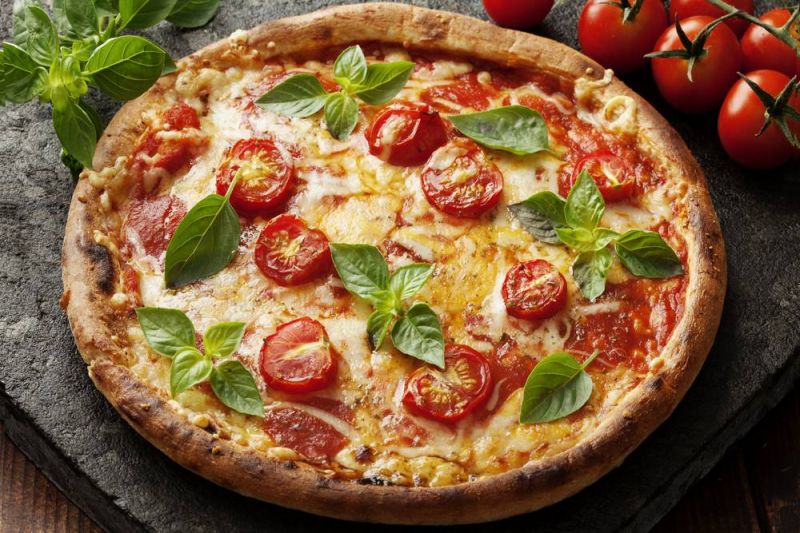 بالفيديو – 5 وصفات متنوعة لعشاق البيتزا
