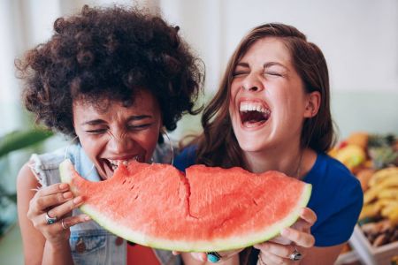 العلاج بالفاكهة … لا تفوتي فرصة وجود البطيخ والمانجو والتين بالصيف
