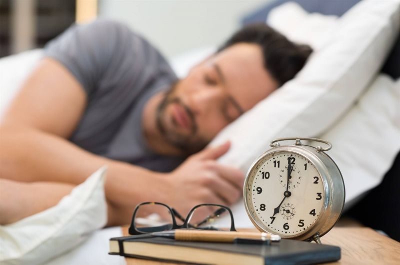 تعلم كيف تتحكم في نومك عن طريق الطعام