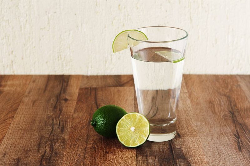 لا تعتمدي عليه وحده … أفضل طريقة للاستفادة من الماء والليمون في حرق الدهون