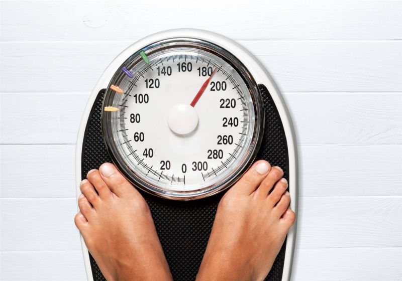 لماذا يثبت الوزن بعد فترة من اتباع الحمية؟ تعرفي على 3 أسباب