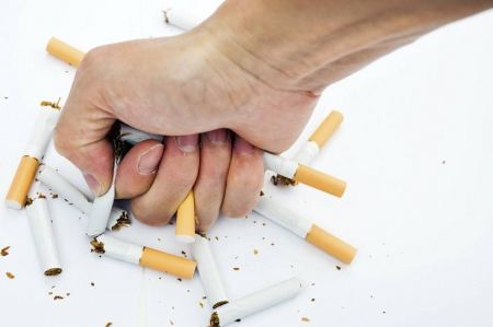 5 أطعمة تساعدك على الإقلاع عن التدخين وتخلص جسدك من آثار النيكوتين