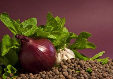 الطرق الصحيحة لتجميد وتخزين البصل والثوم