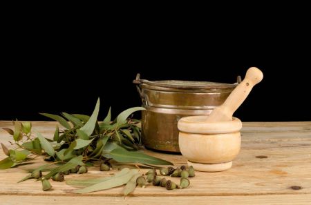 زيت الكافور للاسترخاء ومقاومة التسوس ومحاربة الجراثيم والفطريات