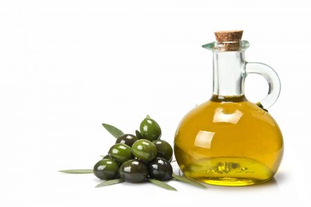 زيت الزيتون يعالج مشكلات التنفس ويقوي المناعة لدى الأطفال