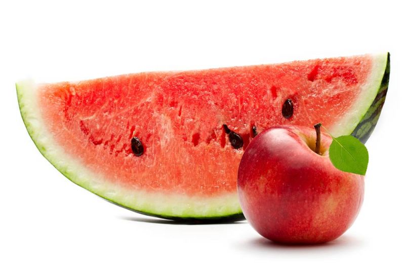 التفاح والبطيخ للتخلص من رائحة الفم الكريهة في رمضان