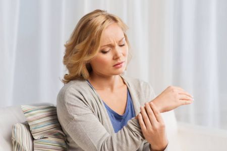 المكسرات والأسماك والخيار و3 أطعمة أخرى للحفاظ على "مفاصلك" سليمة