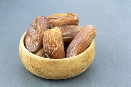 تناول التمر على الإفطار يعالج الإمساك ويخلص الجسم من السموم