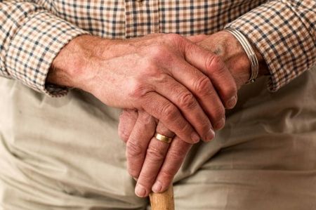 دراسة شعور كبار السن بالعجز يسبب الخرف ويدهور الإدراك