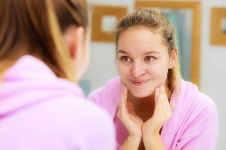 تعرفي على كيفية عمل مساج الوجه في المنزل بخطوات بسيطة