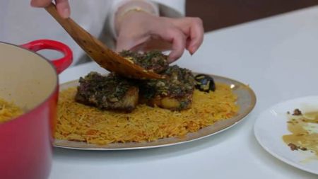 سمك مقلي بالخلطة مع مجبوس الطماطم