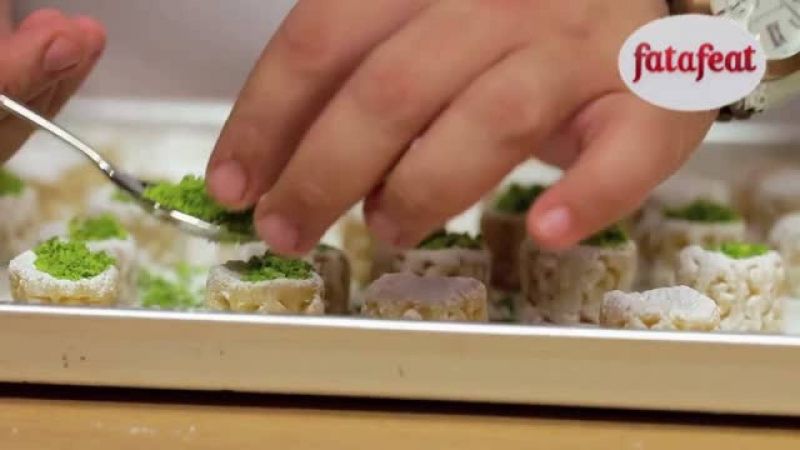 تواجين باللوز