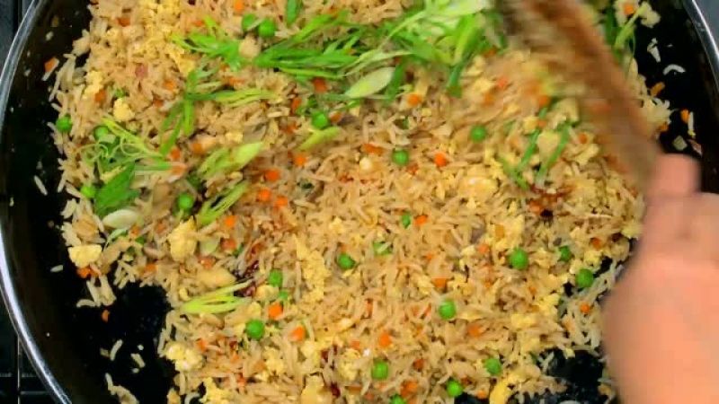 الأرز الصيني المقلي بالخضار