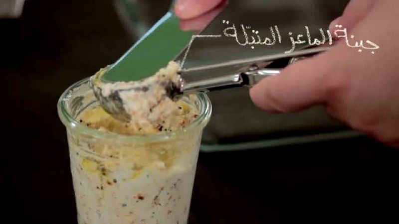 جبنة الماعز المتبلة مع البطيخ والطماطم المضغوطة