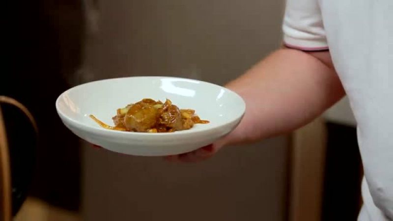 شريحة لحم الخروف بالكاري الخاصة بـ(آندرو)