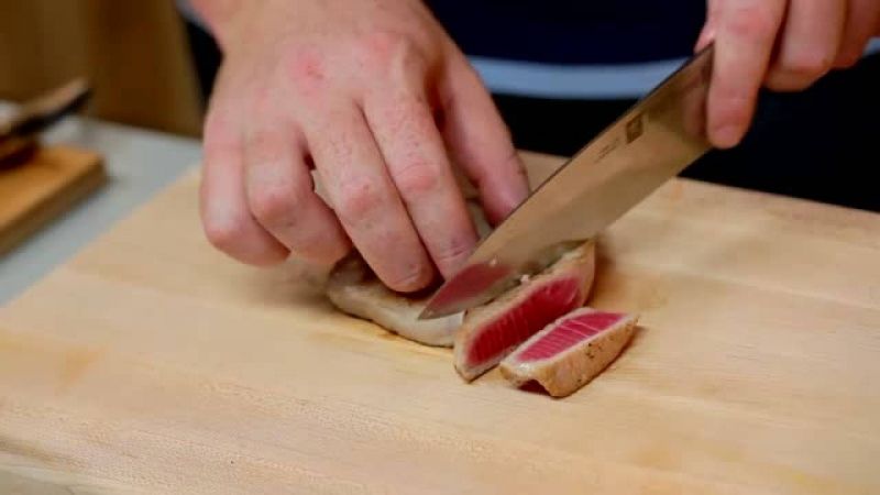 شريحة التونا المحمرة في المقلاة
