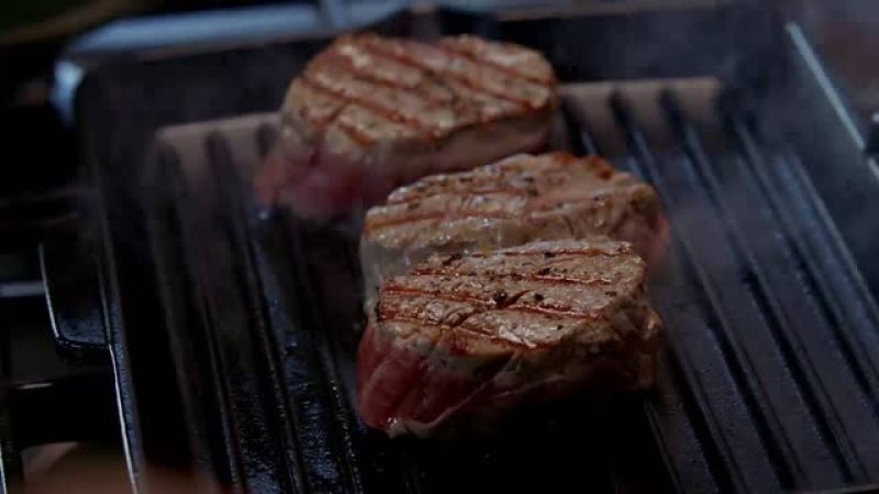 تندرلوين مشوي مع صلصة الفطر البري