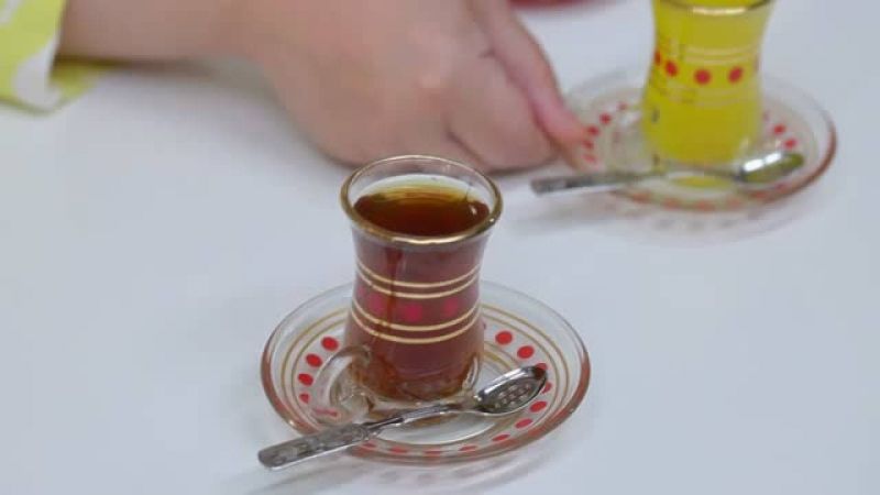 شاي كرك وشاي لومي أسود وشاي ليمون أصفر
