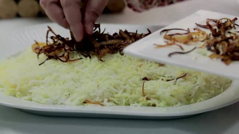 مرق الدجاج مع الأرز المشخول