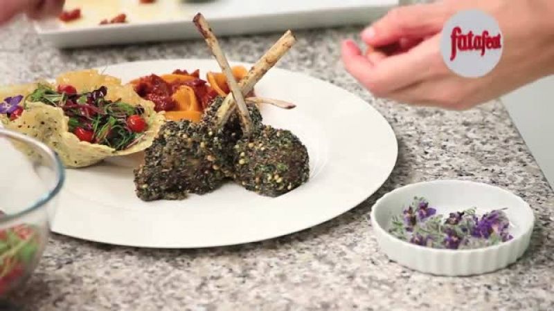 ريش ضأن بطبقة من الأعشاب و معكرونة الكابيليتي المحشية بجبنة الريكوتا و…