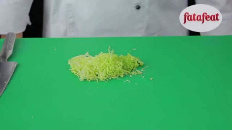 Lesson: Shredding cabbage - Fatafeat Academy - Fatafeat