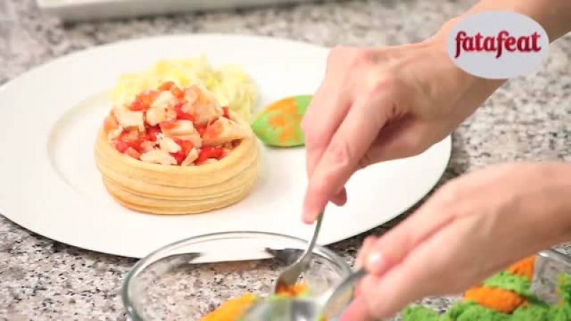 سمك القد المالح بعجين البف بستري و الكراث المشوح بالكريمة و بيوريه…