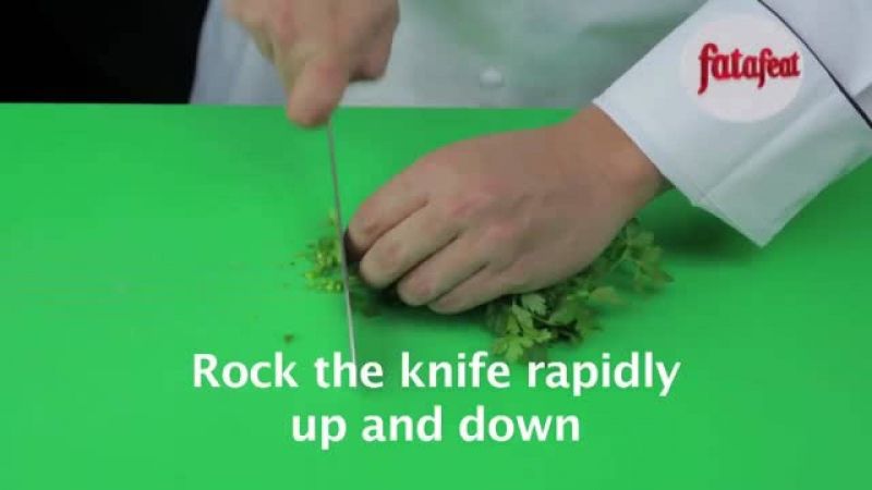 Lesson: Mincing herbs - Fatafeat Academy - Fatafeat