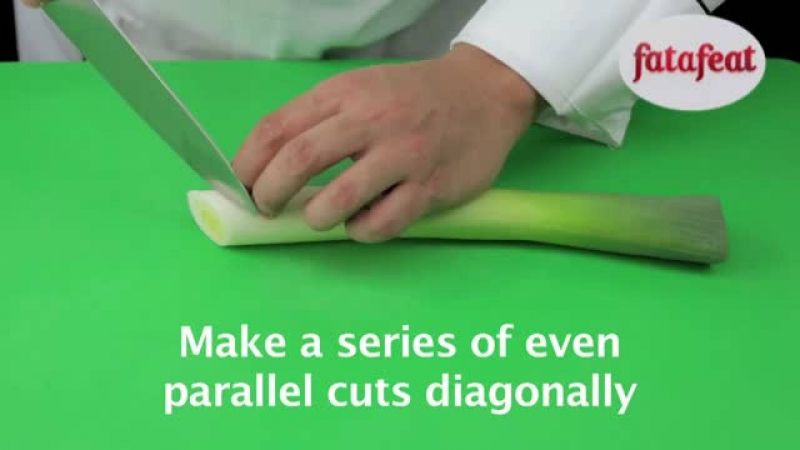 Lesson: Cutting leeks diagonally - Fatafeat Academy - Fatafeat
