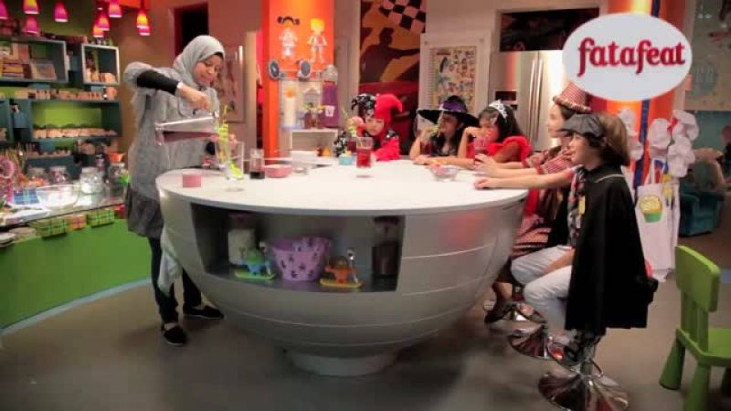 مشروب التوت الأحمر الغازي مع العين الجاحظة - الطباخ الصغير - فتافيت