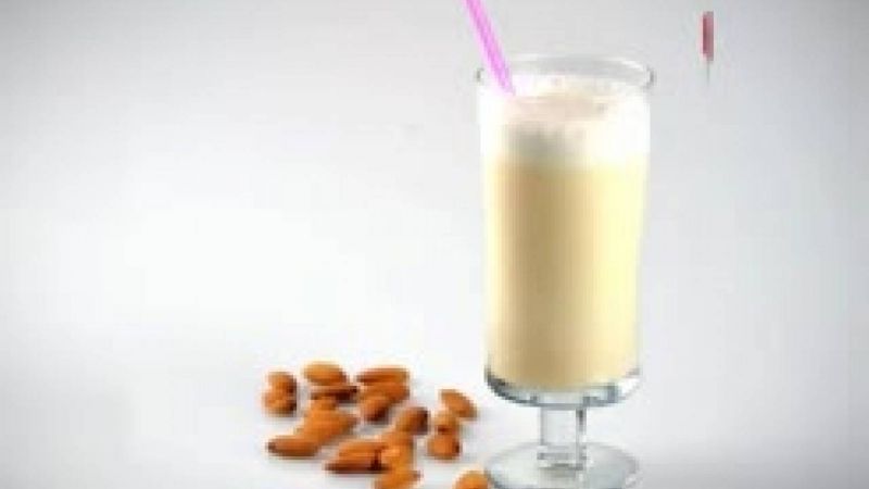 ميلك شيك اللوز - وصفات فتافيت القصيرة - فتافيت