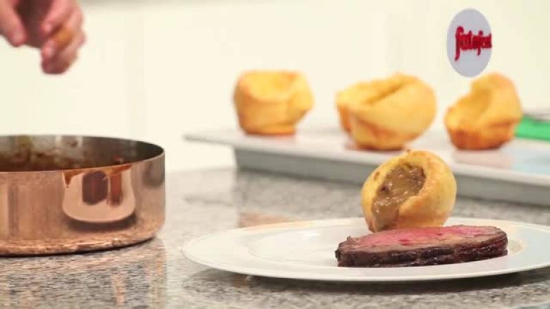 روست الريب آي بصوص الجوز و يوركستير بودنج و ملفوف بروكسل سوتيه…