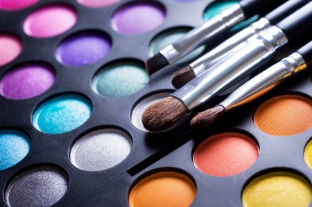 4 أنواع من مستحضرات التجميل يجب حفظها في البراد