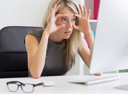 5 نصائح طبية بسيطة للحفاظ على عينيك من شاشة الكمبيوتر