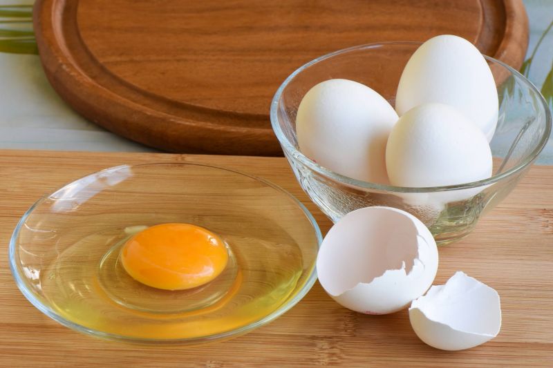 4 أسباب تجعلك حريصة على أكل البيض النيء