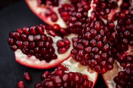 بجانب فوائده كثمرة تعرفي على فوائد قشر الرمان