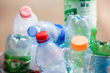 بالفيديو- لا تتخلصي منها 5 استخدامات مذهلة للزجاجات البلاستيكية
