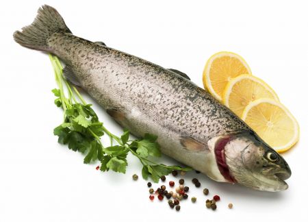 لا تنزعجي من أكلة السمك بالمنزل اقضي على رائحته النفاذة في 8 خطوات