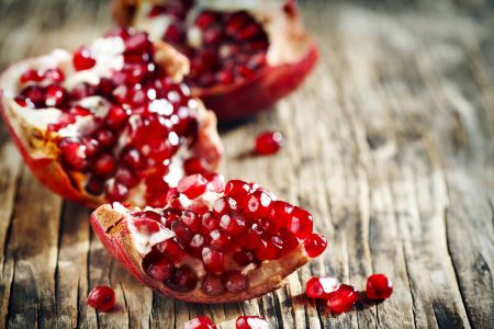 حماية القلب من الجلطات وتعزيز صحة الأسنان  تعرفوا على فوائد القشر الرمان