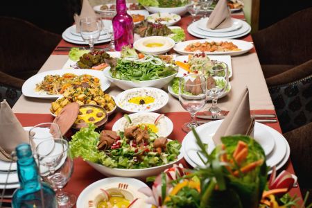 بالفيديو- فتوش وحراق أصبع أكلات عربية لها تاريخ تعرفي عليه