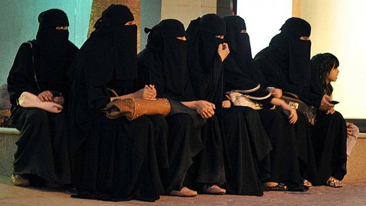 حرصا على الأناقة  صالونات تجميل السعودية تقدم 