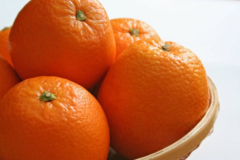 بالفيديو- الرمان والبرتقال وغيرها  تجنبي أشهر أخطاء تقشير الفاكهة