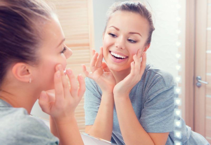 بـ 5 طرق  كيف تحافظين على جمال بشرتك بعد سن الأربعين؟