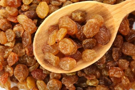 يحسن الدورة الدموية ويحمي البشرة من التجاعيد  تعرفوا على أسرار الزبيب