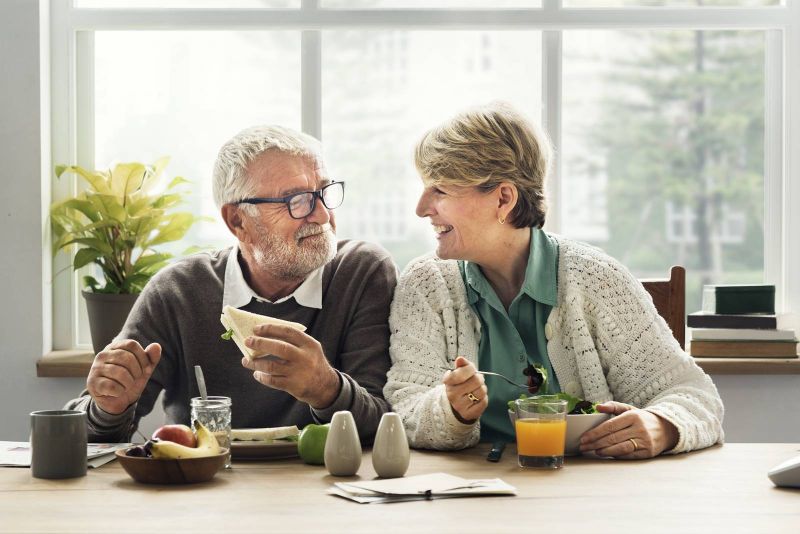 11 نصيحة للحصول على نظام غذائي مناسب لكبار السن