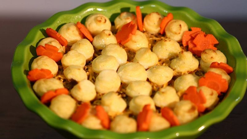 صينية البطاطس باللحم والجبن