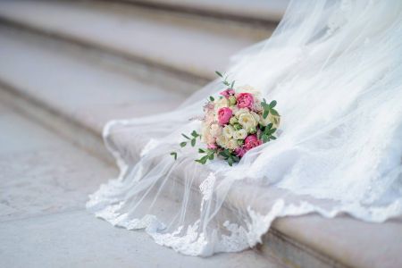 بالصور لا تفوتك أحدث تصميمات أثواب الزفاف لهذا العام