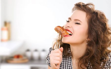 تغلبي على جوع منتصف الليل بـ 9 طرق