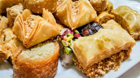 لهذه الأسباب  الاعتدال في تناول الحلويات مطلوب في رمضان
